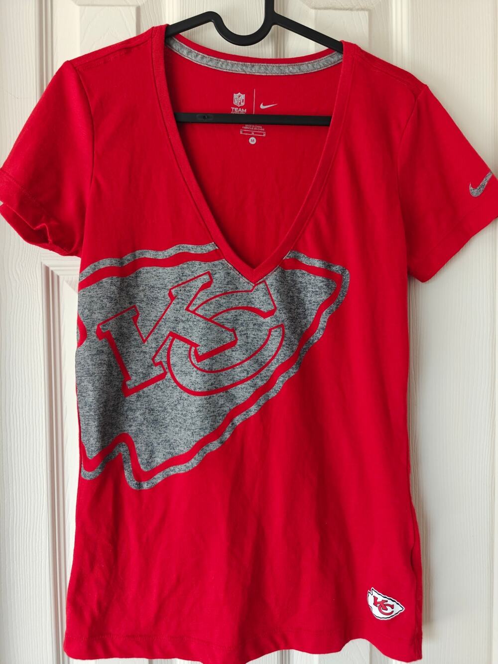 Nike Kansas City Chiefs Women's V-Neck T-Shirt Red Graphic Short Sleeve Medium